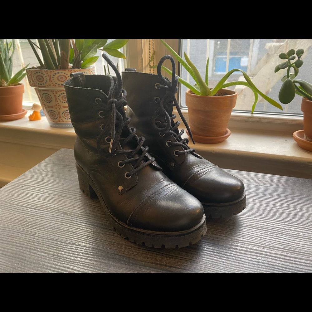 Lave Up Boots in black leather